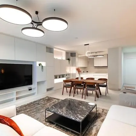 Henry's Appt With A Private 411 - Shared Kitchen Appartement *