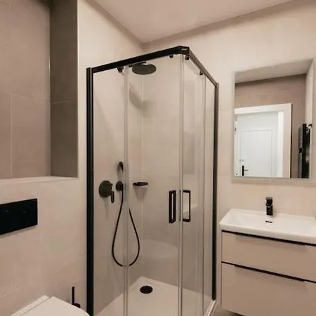 Henry's Appt With A Private 411 - Shared Kitchen * Luxembourg