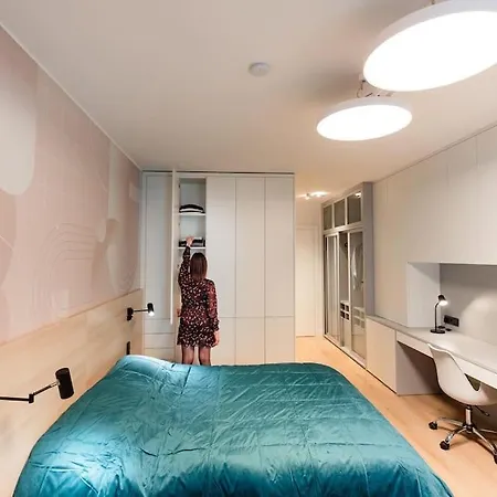 Henry's Appt With A Private 411 - Shared Kitchen Appartement *