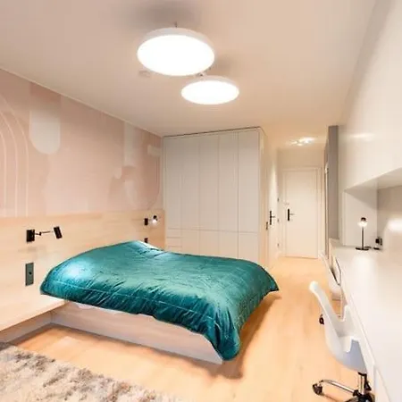 Henry's Appt With A Private 411 - Shared Kitchen * Luxembourg