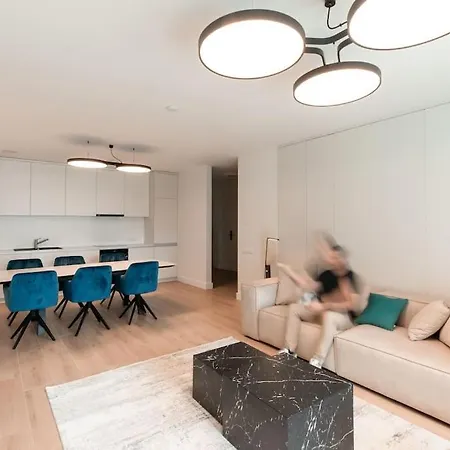 Henry's Appt With A Private 411 - Shared Kitchen Appartement