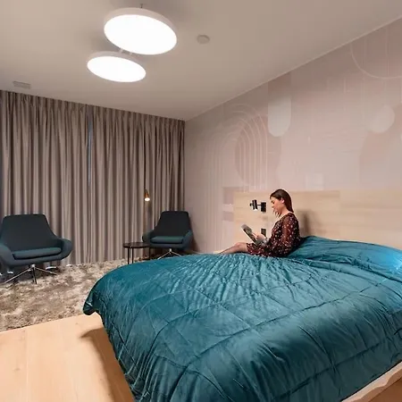 Henry's Appt With A Private 411 - Shared Kitchen Apartment *